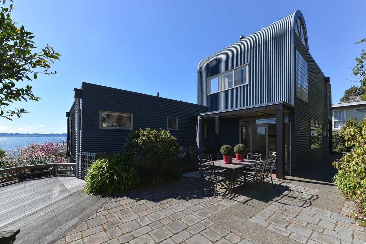 12 Manahi Avenue, Kawaha Point, Rotorua - Carousel 2