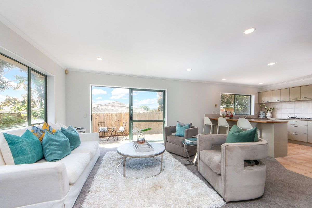 13 Heyington Way, East Tamaki Heights, Auckland - Carousel 1