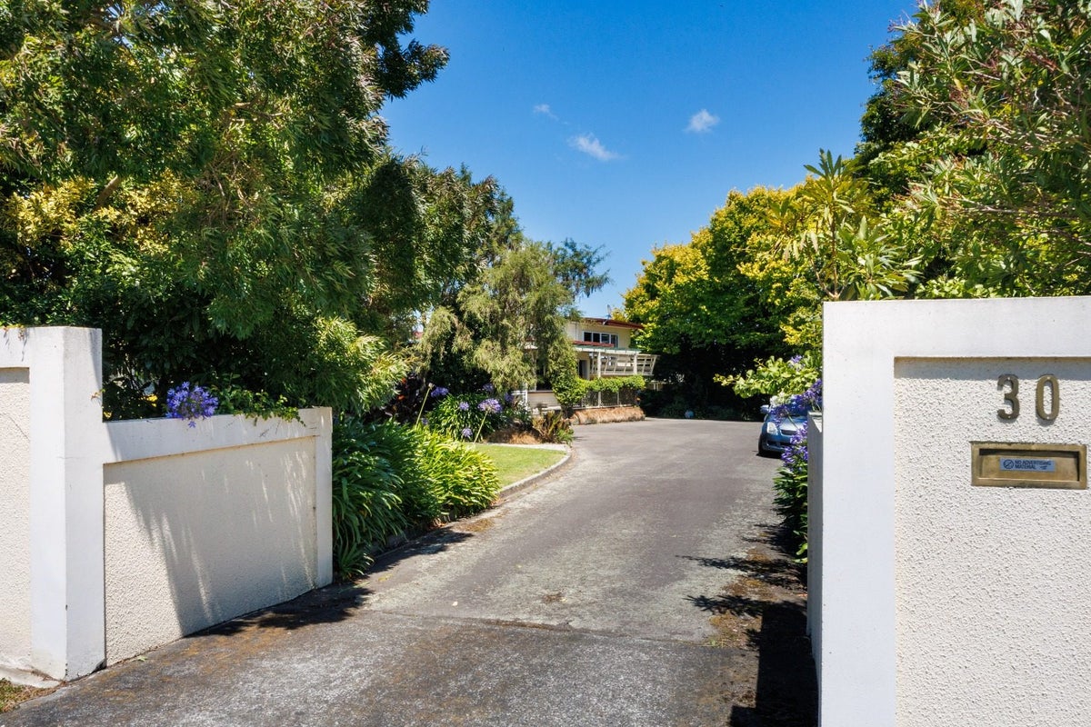 30 Summerhill Drive, Fitzherbert, Palmerston North - Carousel 20
