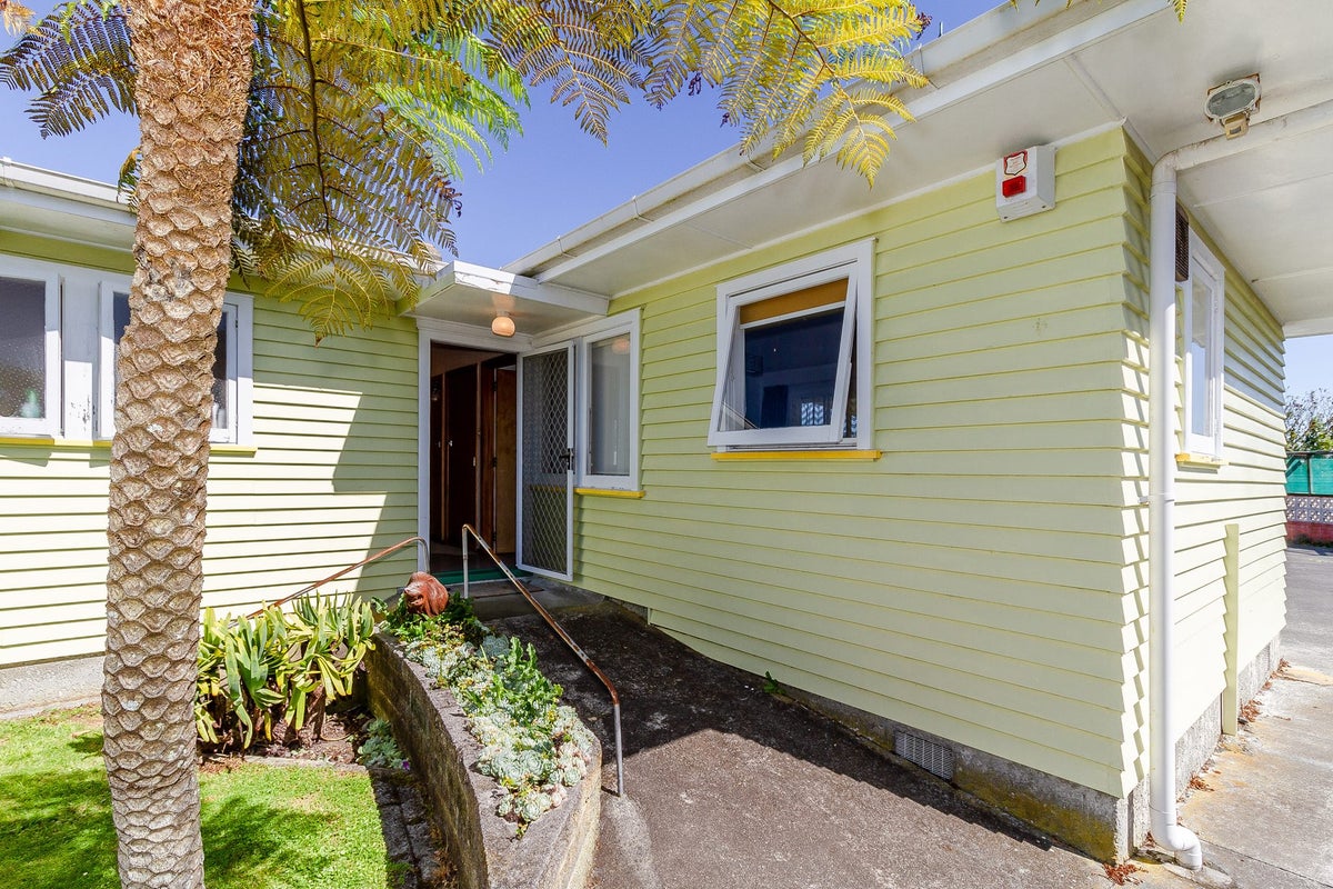 13 Moore Avenue, Maraenui, Napier - Carousel 1
