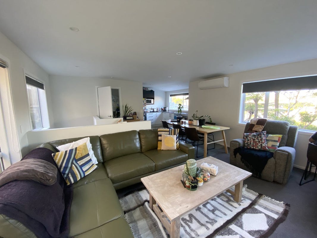 3B Hillview Crescent, Paparangi, Wellington - Carousel 1