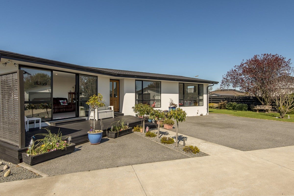 17 Farnborough Street, Aranui, Christchurch - Carousel 2