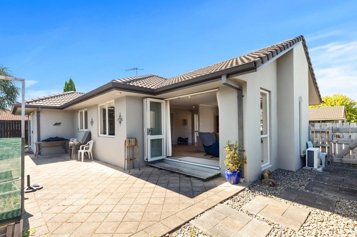 2 Glencoe Court, Pyes Pa, Tauranga - Carousel 1