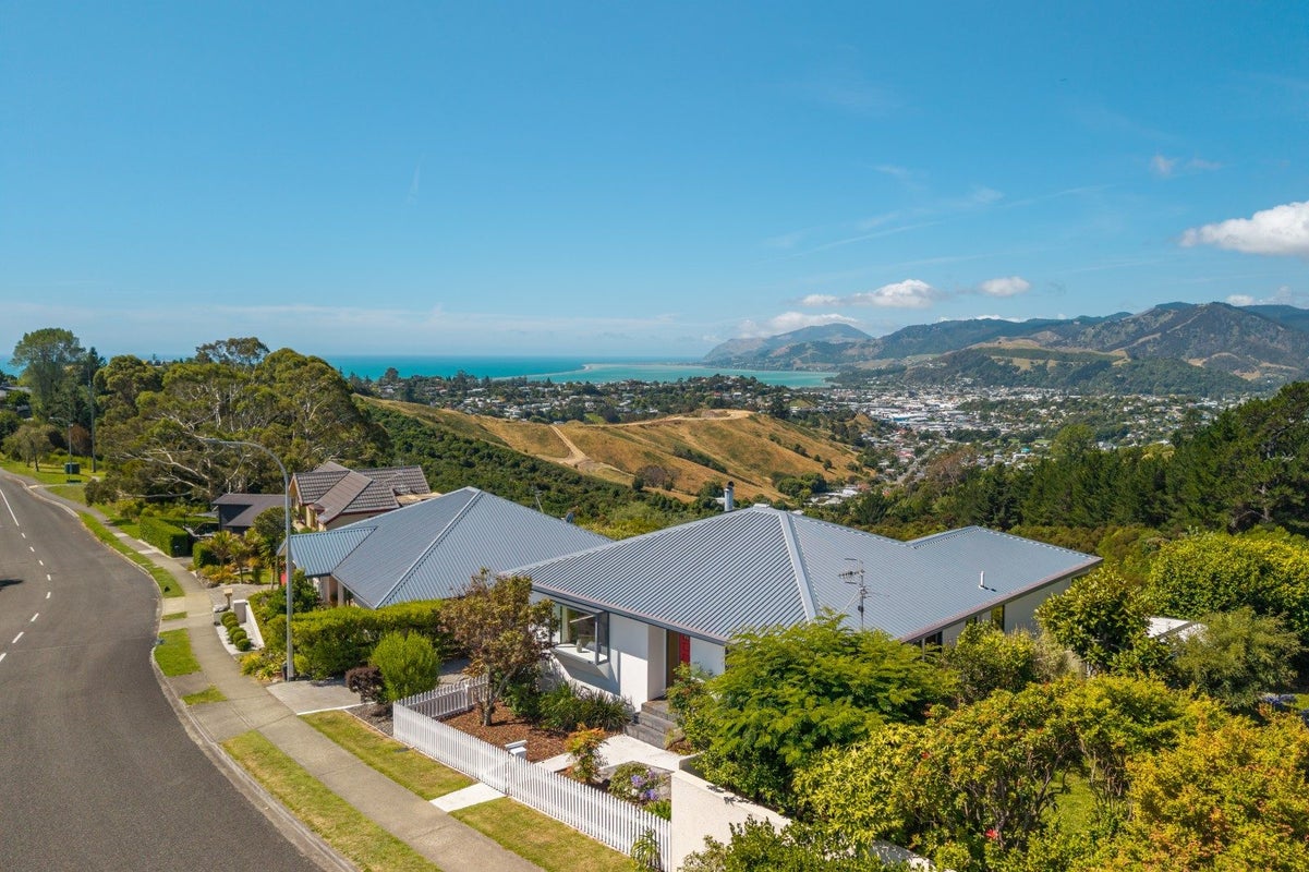 325 Princes Drive, Britannia Heights, Nelson - Carousel 2