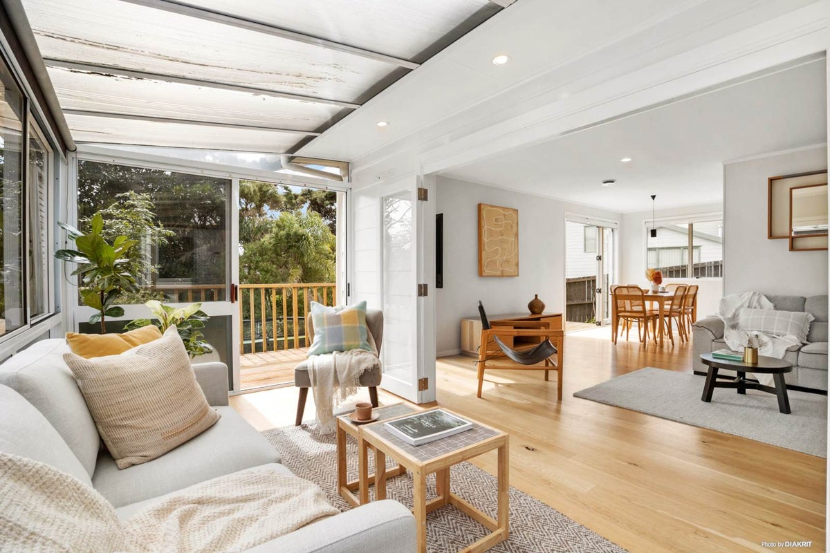 11 Houston Place, Bayview, Auckland - Carousel 2