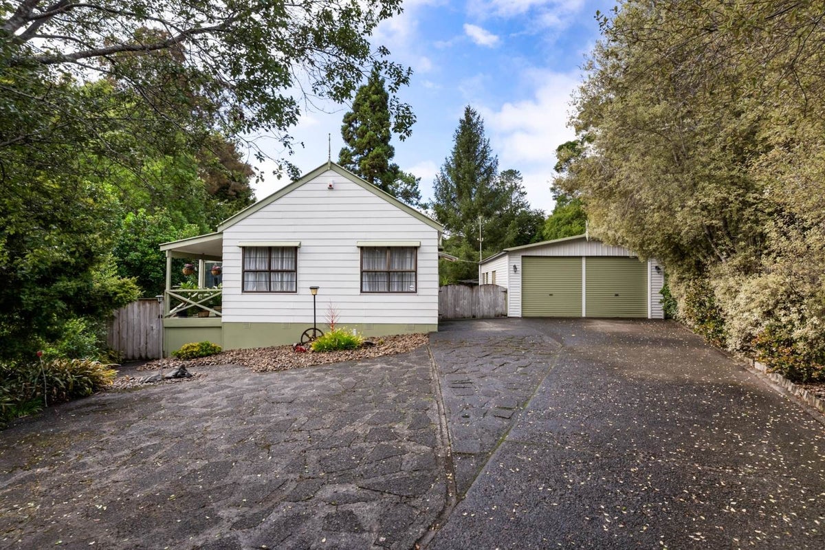 17 Benita Place, Sunnyvale, Auckland - Carousel 1