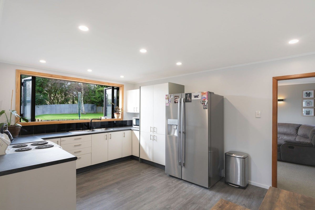 12 Tokomaru Road, Tokomaru, Palmerston North - Carousel 1