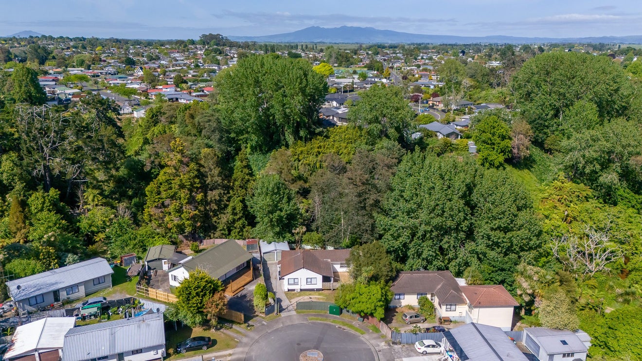 21 Manor Place, Bader, Hamilton - Carousel 17