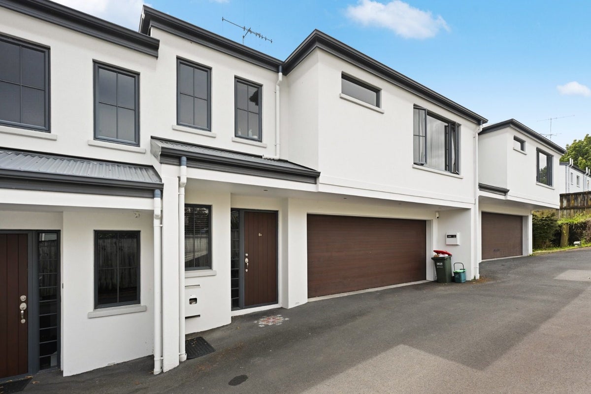 2/5A Opoia Road, Hamilton East, Hamilton - Carousel 2