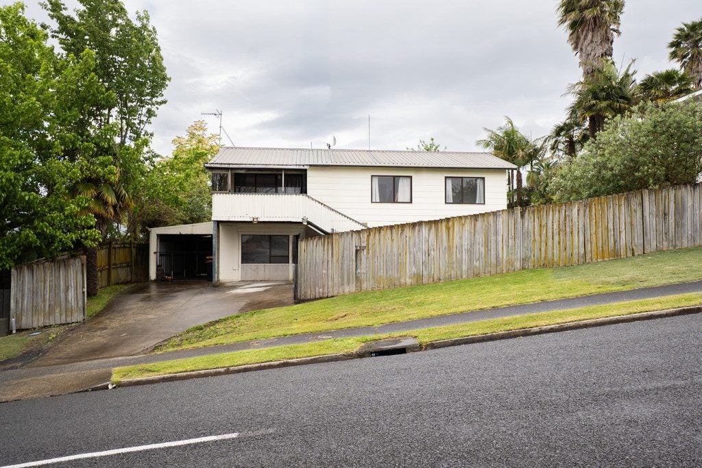 10 James Cook Drive, Welcome Bay, Tauranga - Carousel 1