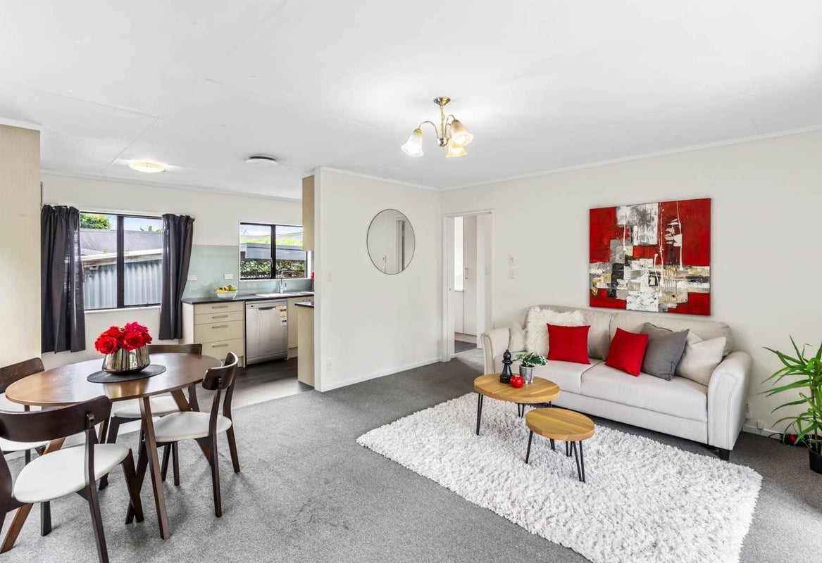 2/58 Riversdale Road, Avondale, Auckland - Carousel 1