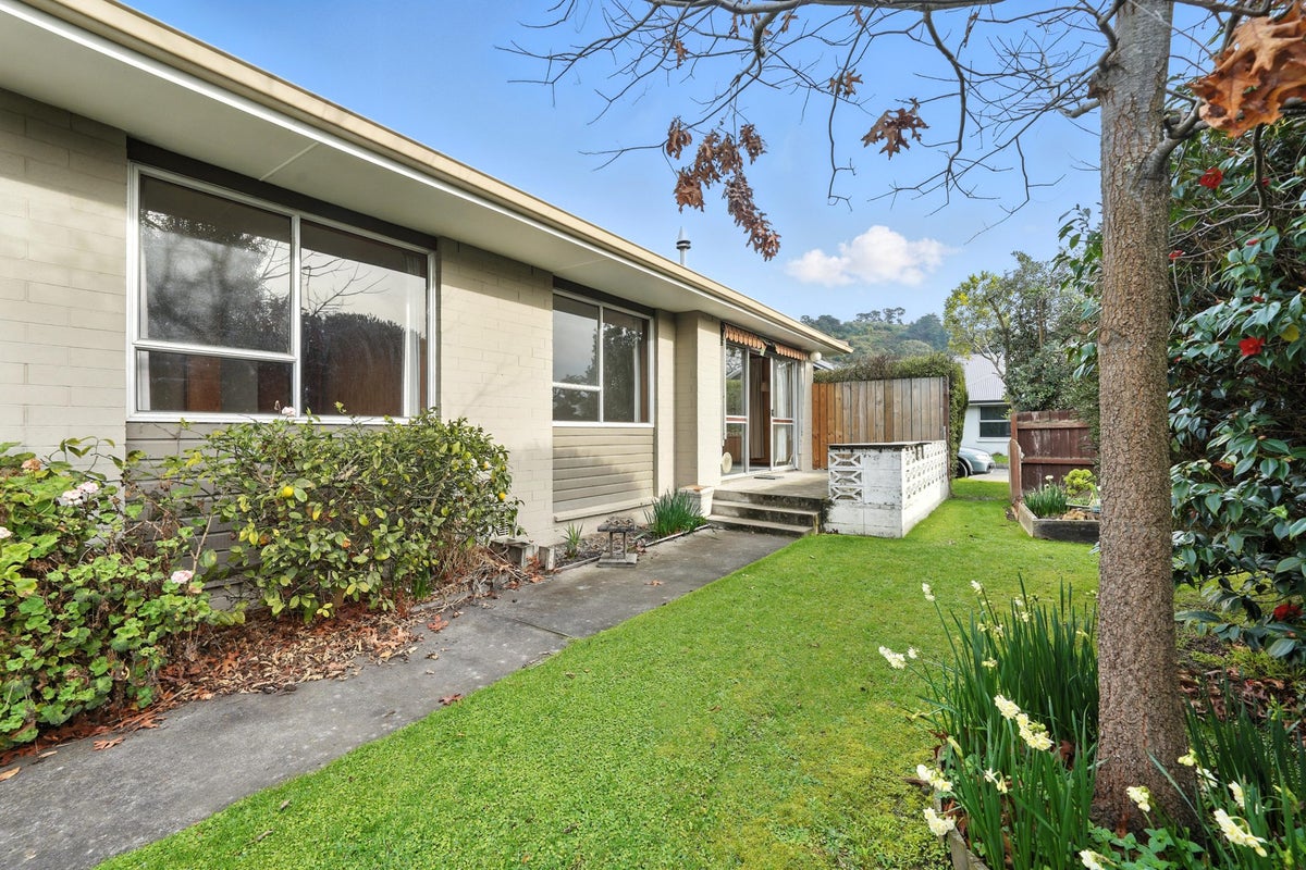 1/8 Pawaho Place, Heathcote Valley, Christchurch - Carousel 1