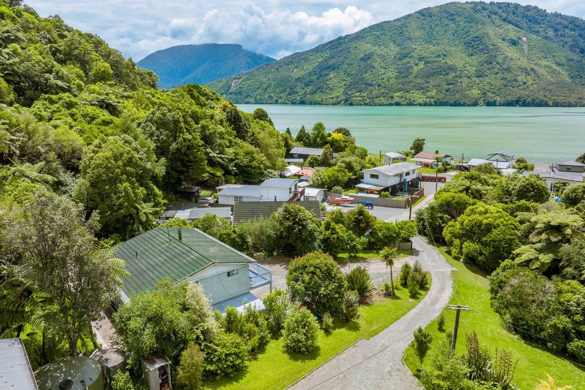 33 Belvue Bay Road, Havelock - Carousel 1