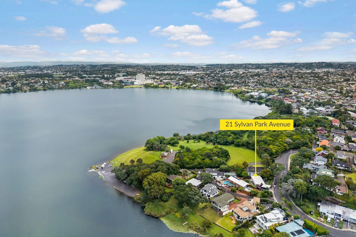 21 Sylvan Park Avenue, Milford, Auckland - Carousel 17
