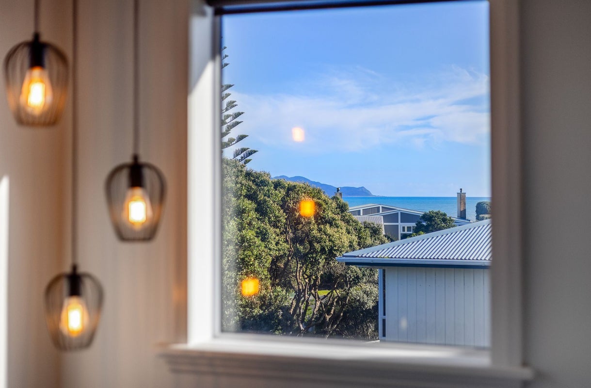 8 Hughes Street, Waikanae Beach, Kapiti Coast, Wellington - Carousel 2