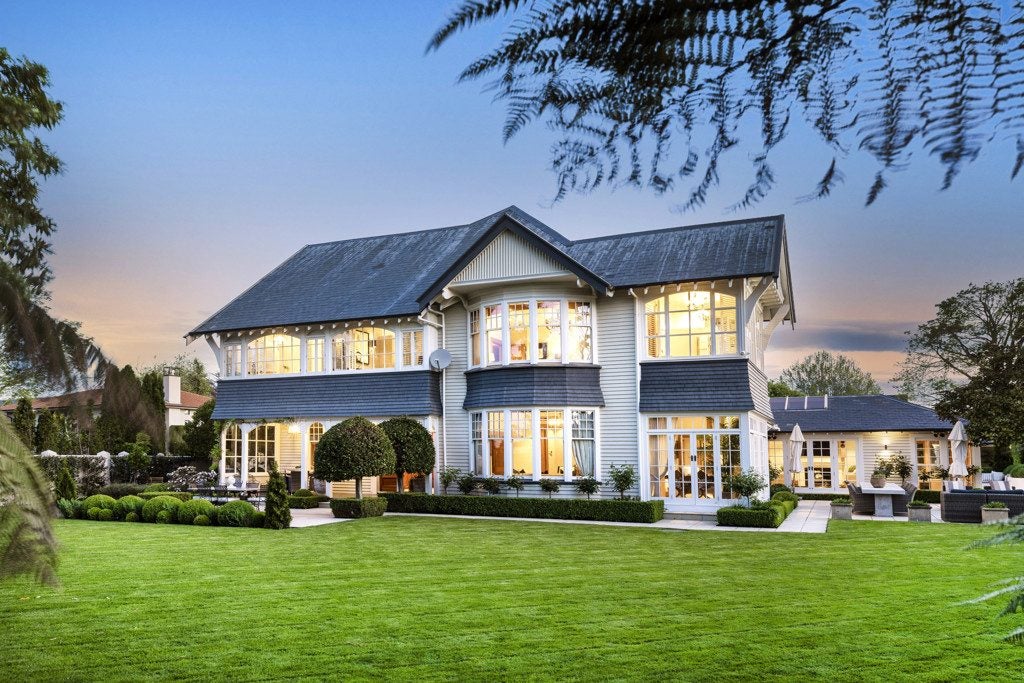 5 Saint Barnabas Lane, FENDALTON, CHRISTCHURCH - Carousel 1