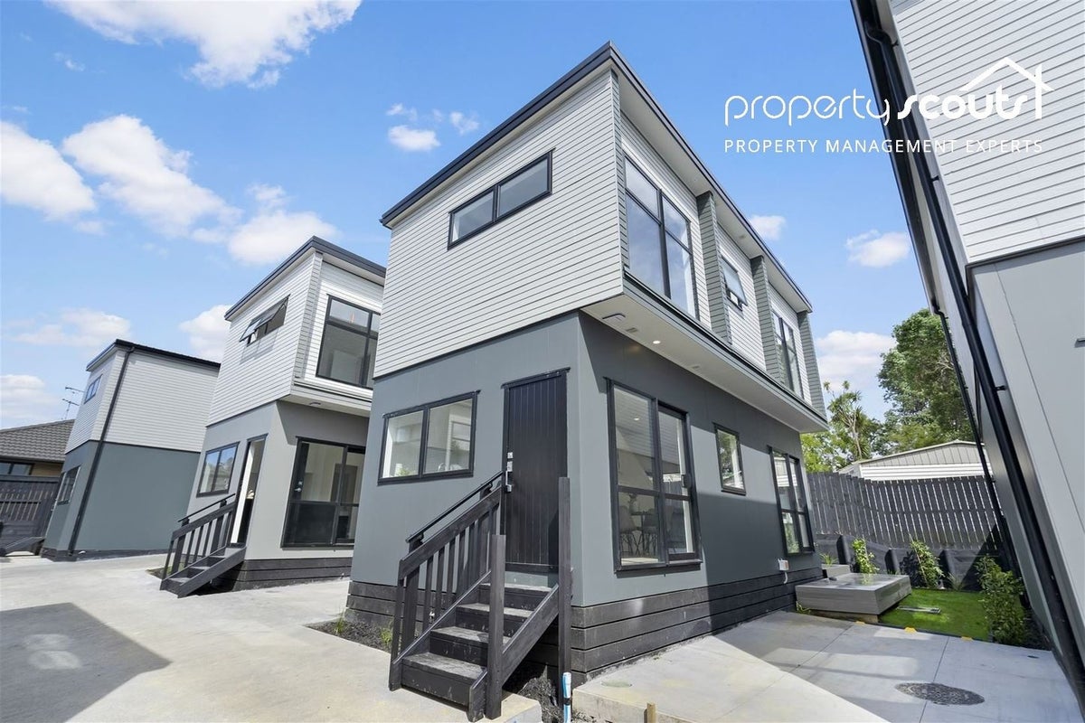 3/24 Andrew Road, Howick, Auckland - Carousel 1