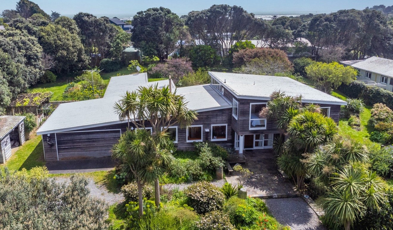 323 Te Horo Beach Road, Te Horo Beach, Otaki - Carousel 1