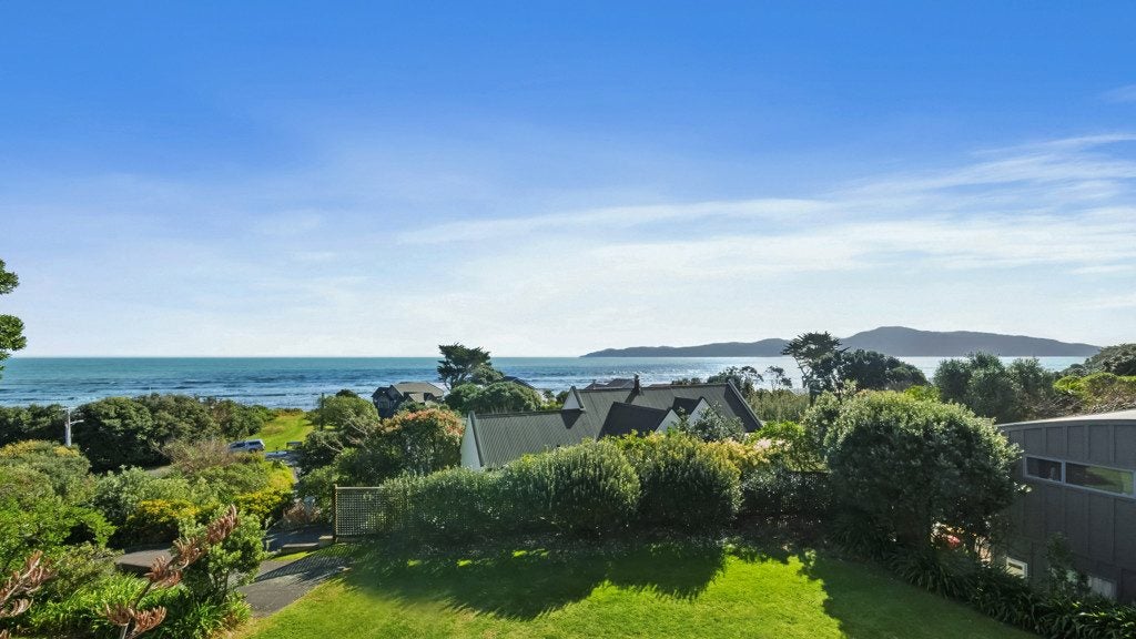 16 Kohutuhutu Road, Raumati Beach, Paraparaumu - Carousel 1