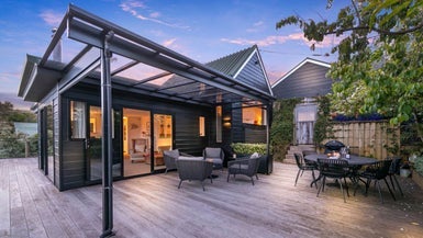 815 East Coast Road, Northcross, Auckland - Carousel 1
