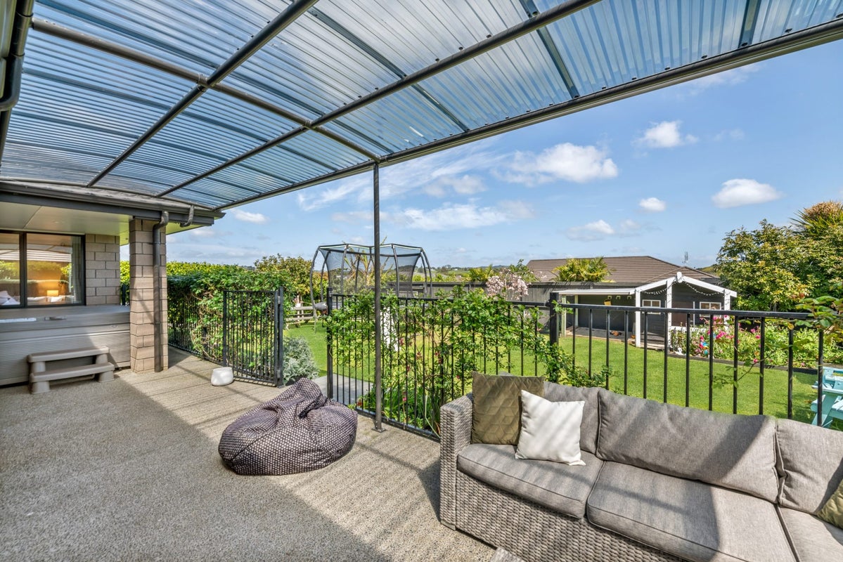 81 Seventh View Avenue, Beachlands, Auckland  - Carousel 2