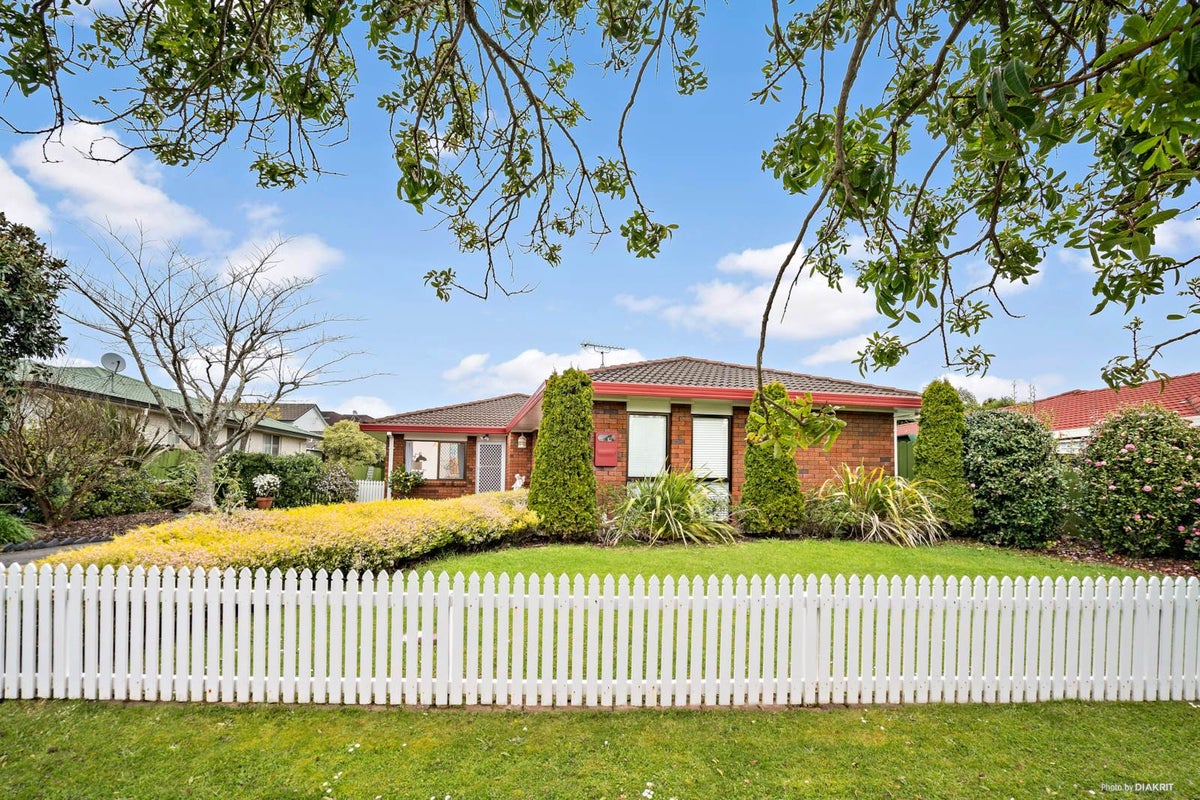 24 Ben Nevis Place, Northpark, Auckland - Carousel 1