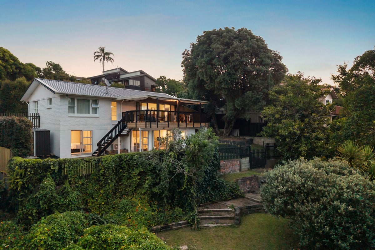 171A Mokoia Road, Birkenhead, Auckland - Carousel 1