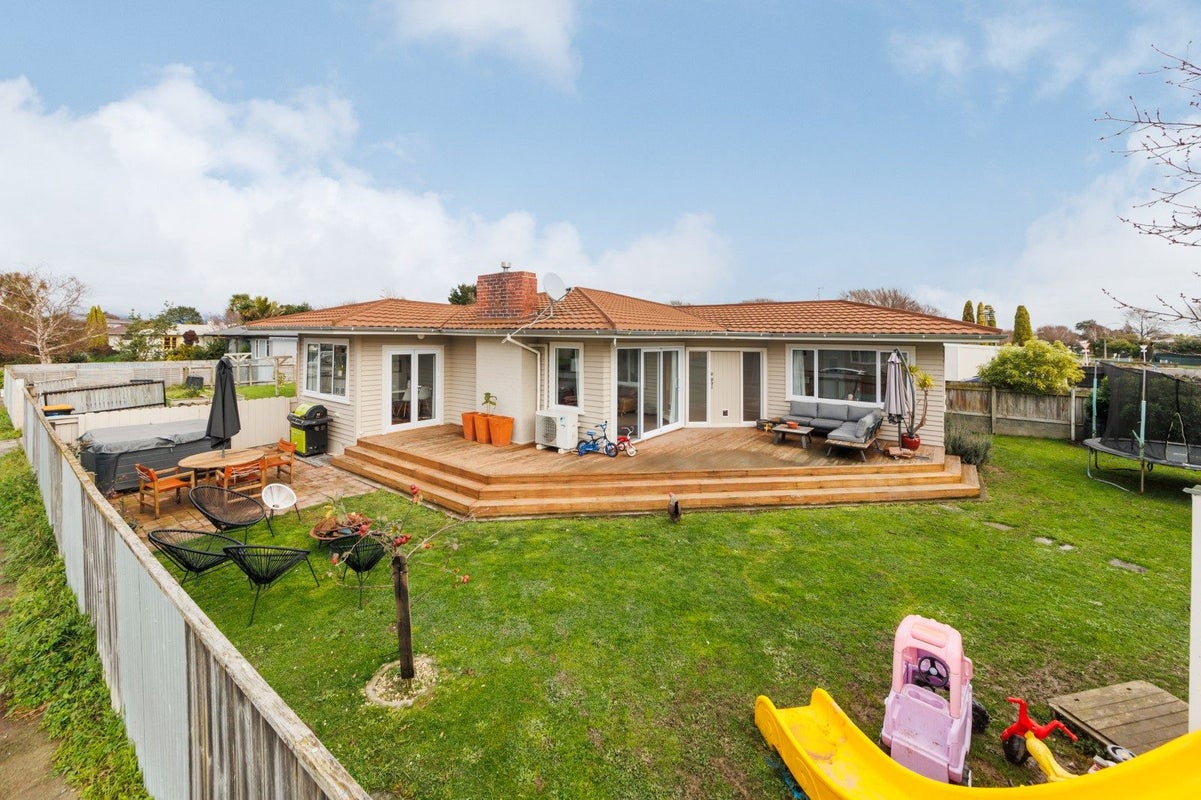 38 Liverpool Street, Takaro, Palmerston North - Carousel 1