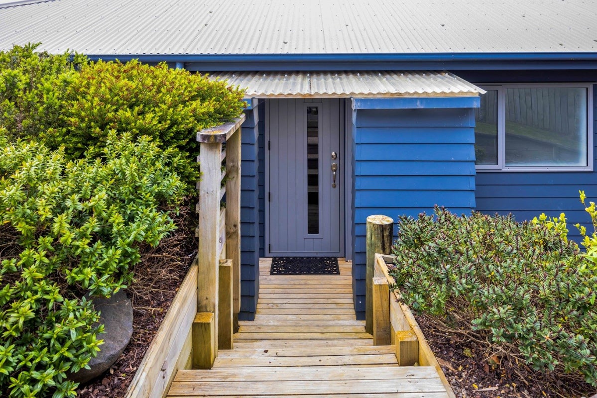102 Seaview Road, Westown, New Plymouth - Carousel 1