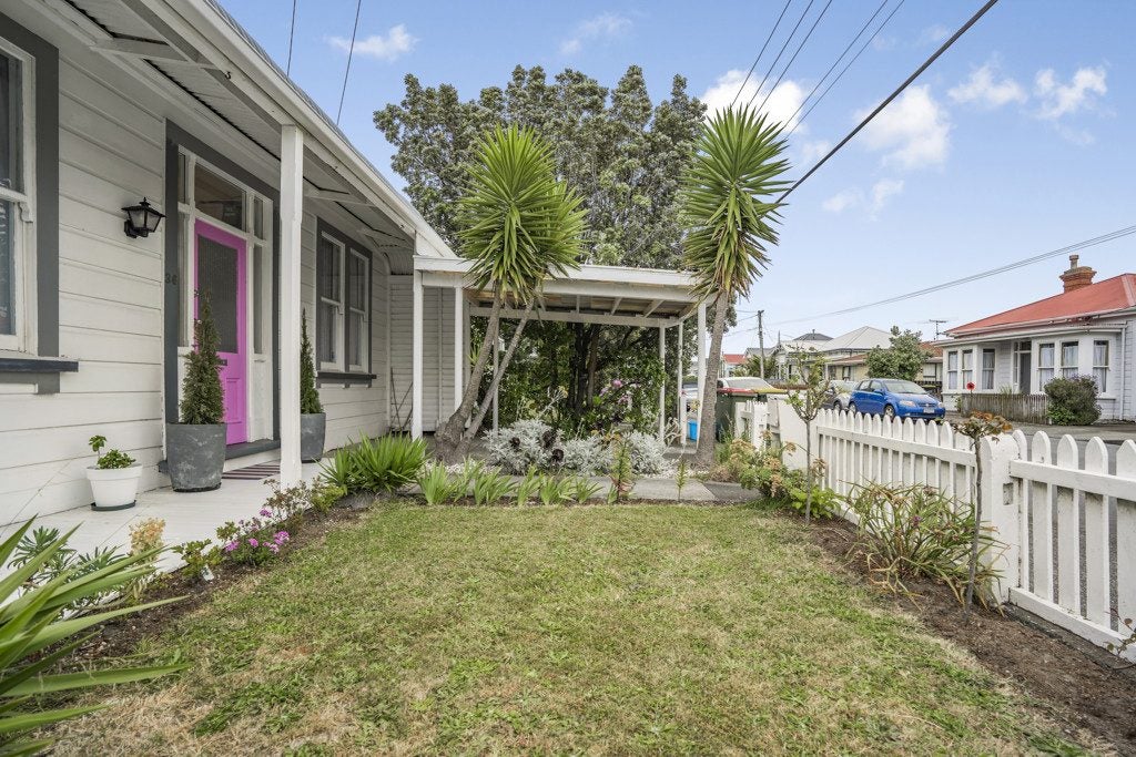 36 Beach Street, Petone, Lower Hutt - Carousel 24