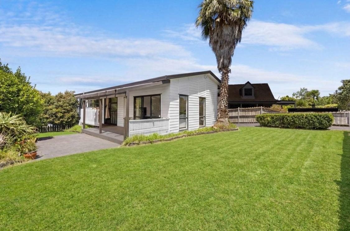 49 Gosford Drive, Botany Downs, Auckland - Carousel 2