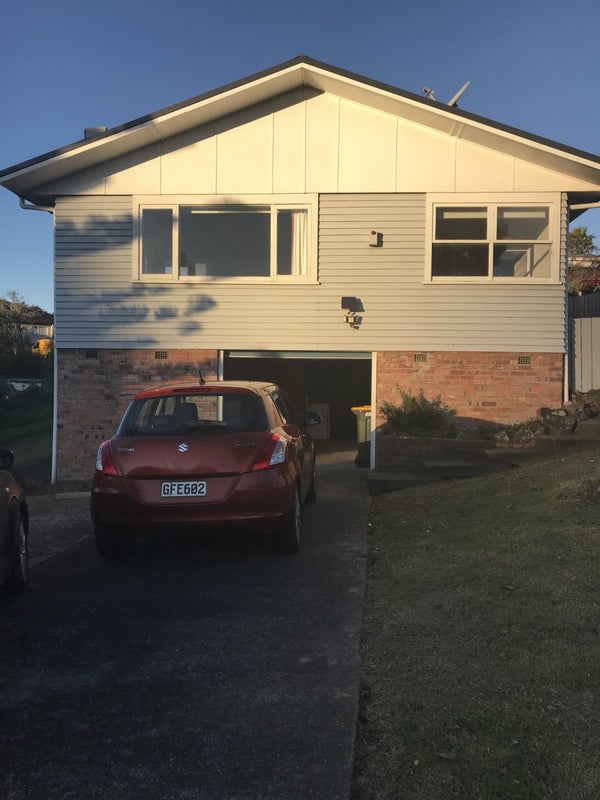 19 Lyford Crescent, Sunnynook, Auckland - Carousel 1