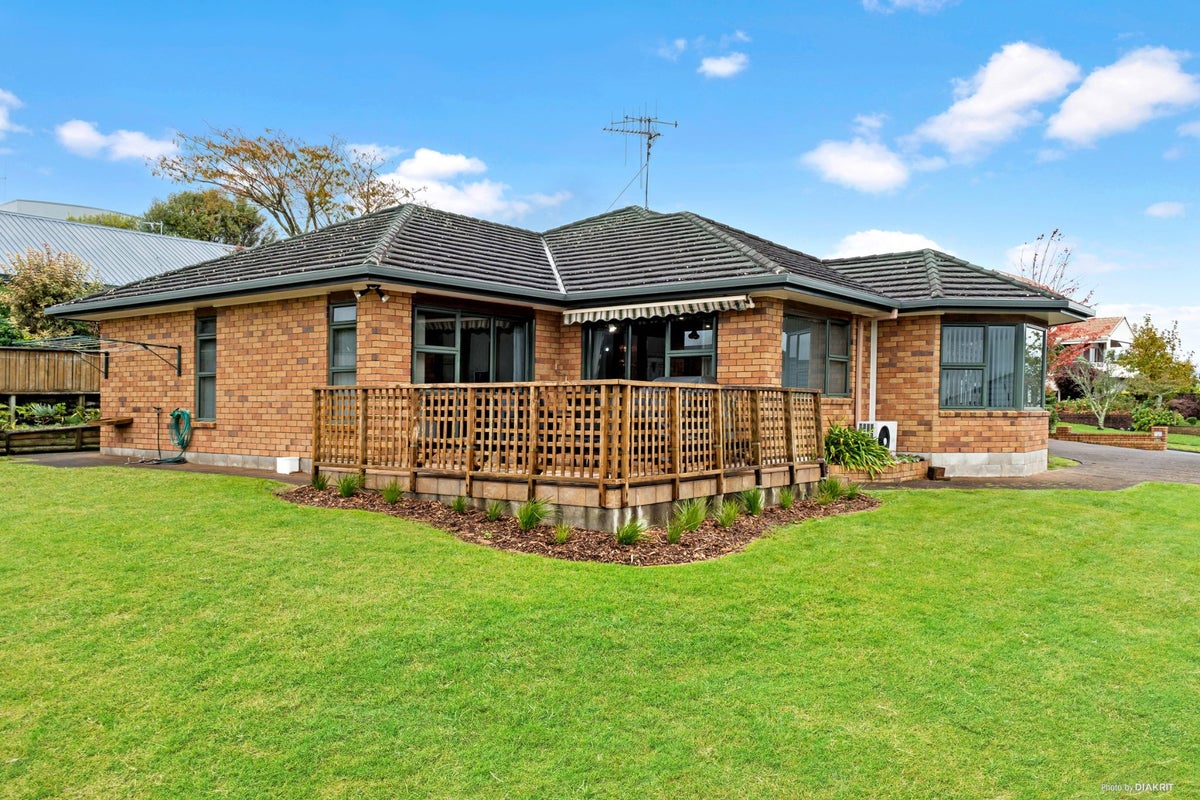 20 Western Heights Drive, Western Heights, Hamilton - Carousel 2