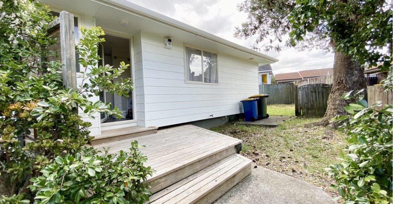 26A Roberts Road, Te Atatu South, Auckland - Carousel 1