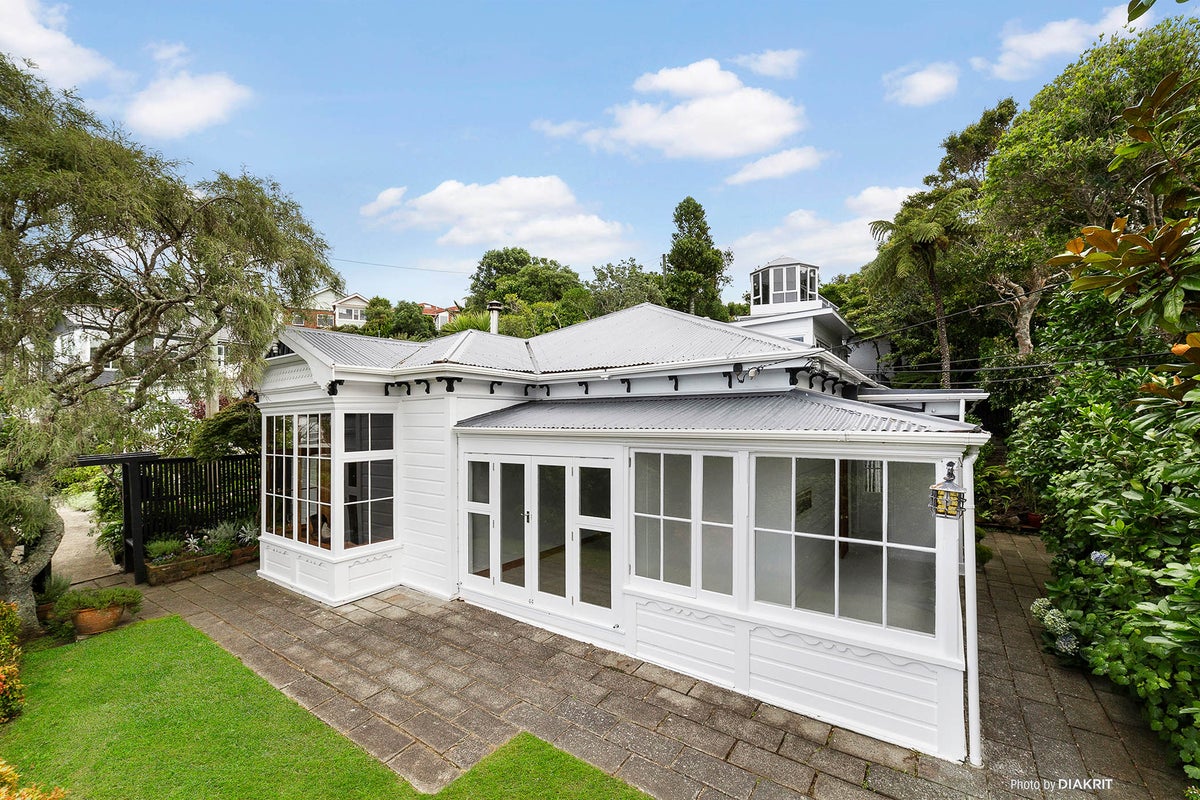 128 Ohiro Road, Brooklyn, Wellington - Carousel 1