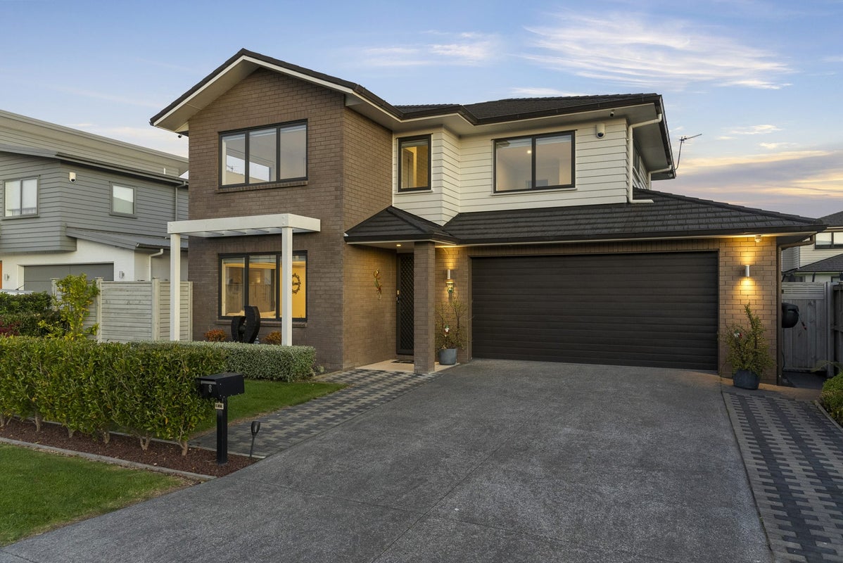 8 Nganui Avenue, Takanini, Auckland - Carousel 1