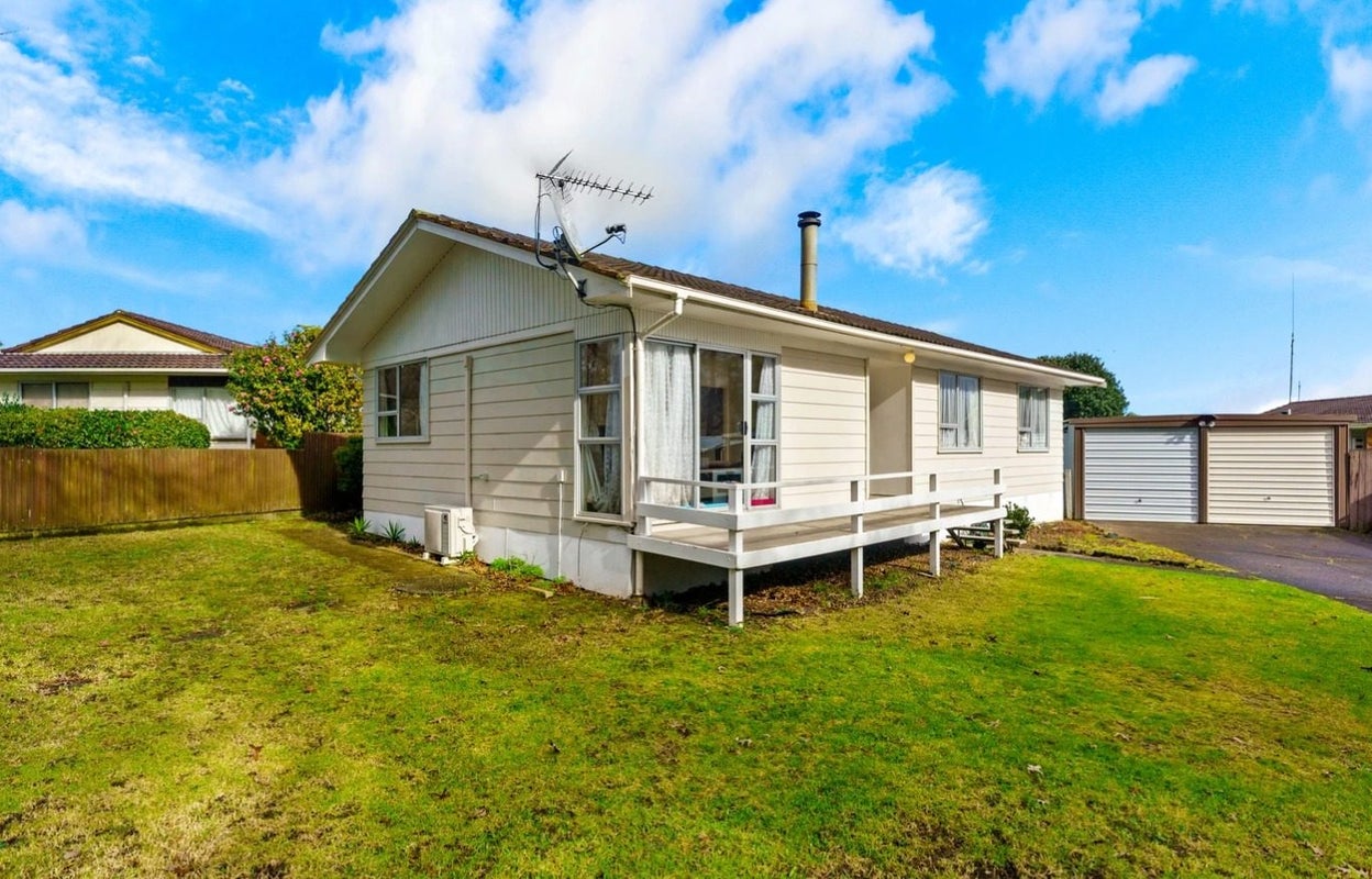23 Redcrest Avenue, Red Hill, Papakura - Carousel 1