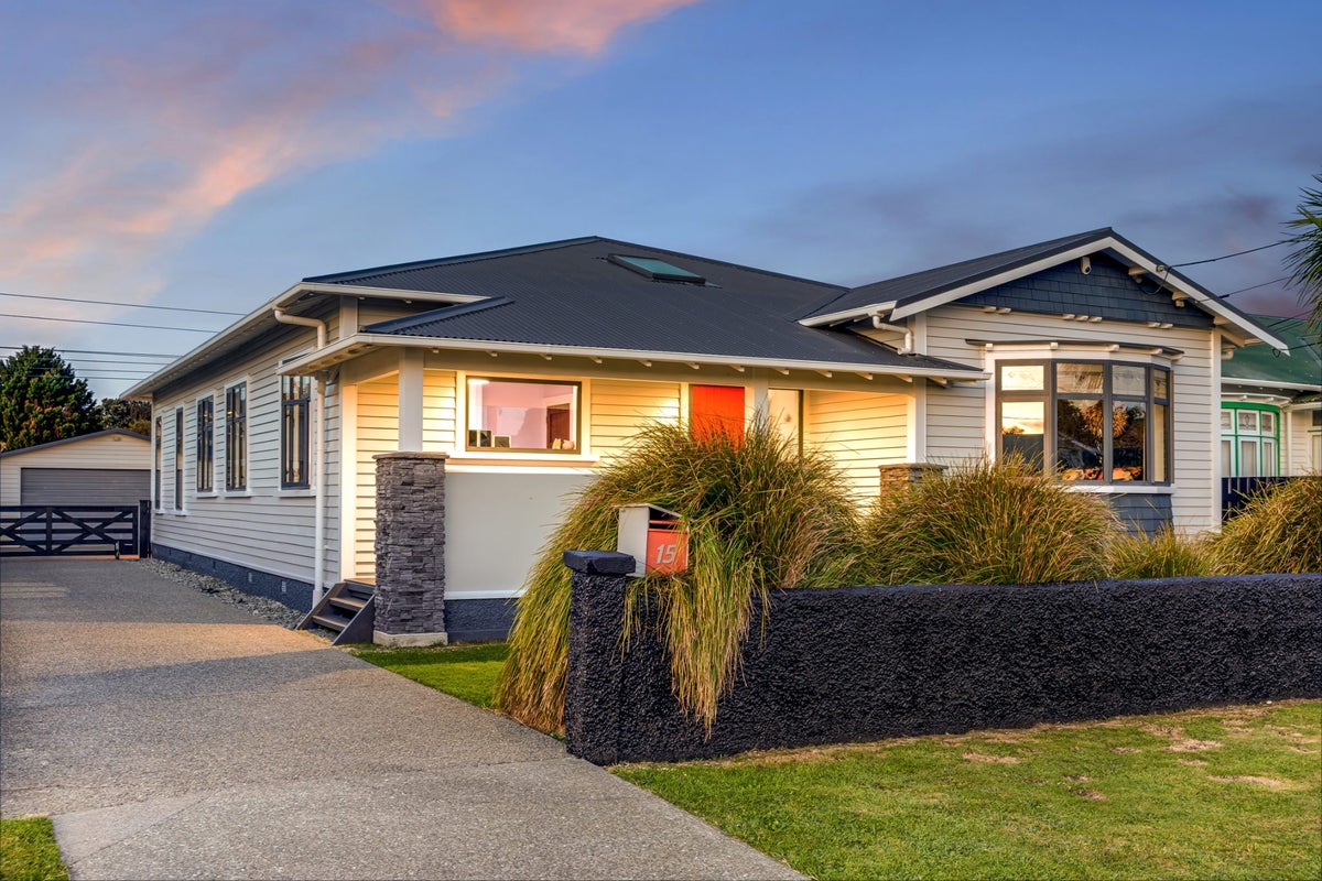 15 North Street, Petone, Lower Hutt - Carousel 1