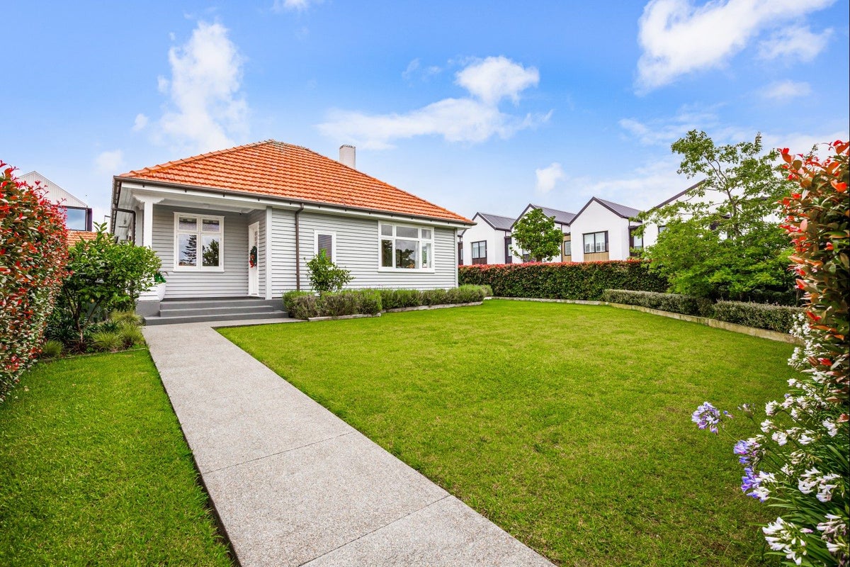 12 Sunderland Avenue, Hobsonville, Auckland - Carousel 2