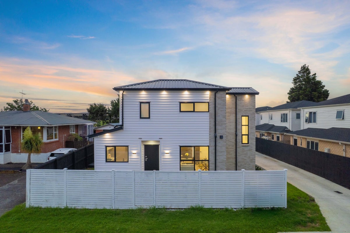 56 McKean Avenue, Manurewa, Auckland - Carousel 1