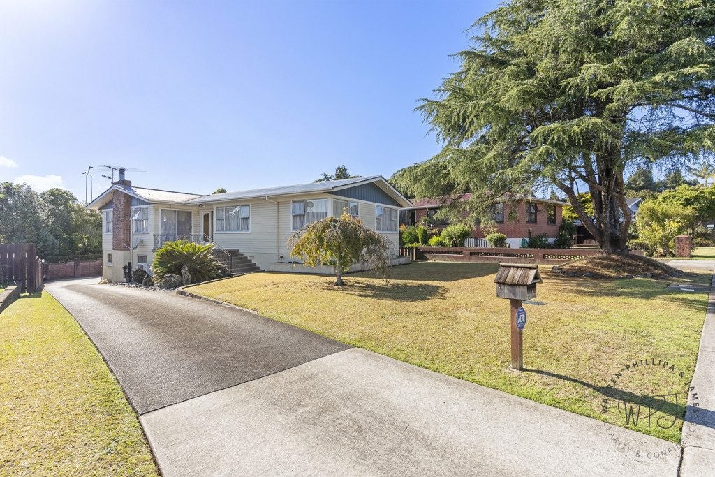 84 Lawrence Crescent, Hillpark, Auckland - Carousel 1