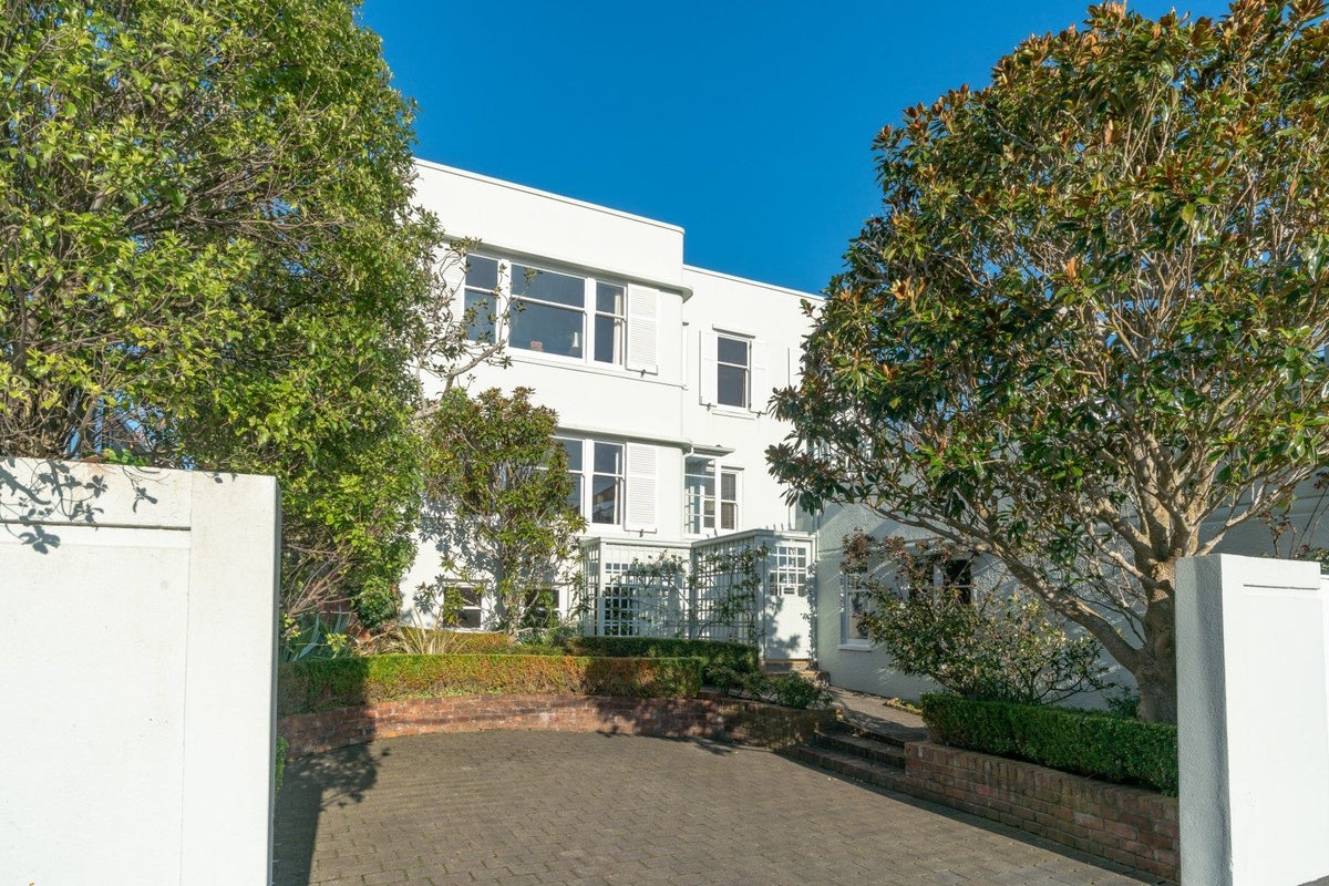 2/15 Upland Road, Kelburn, Wellington - Carousel 1