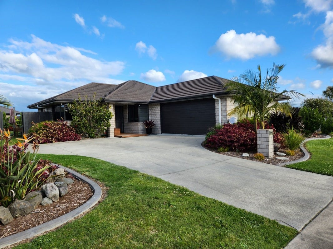 8 Lewknor Drive, Papamoa Beach, Papamoa - Carousel 1