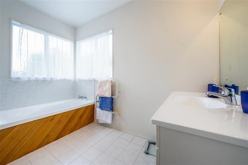 32 Crestview Place, Browns Bay, Auckland - Carousel 14