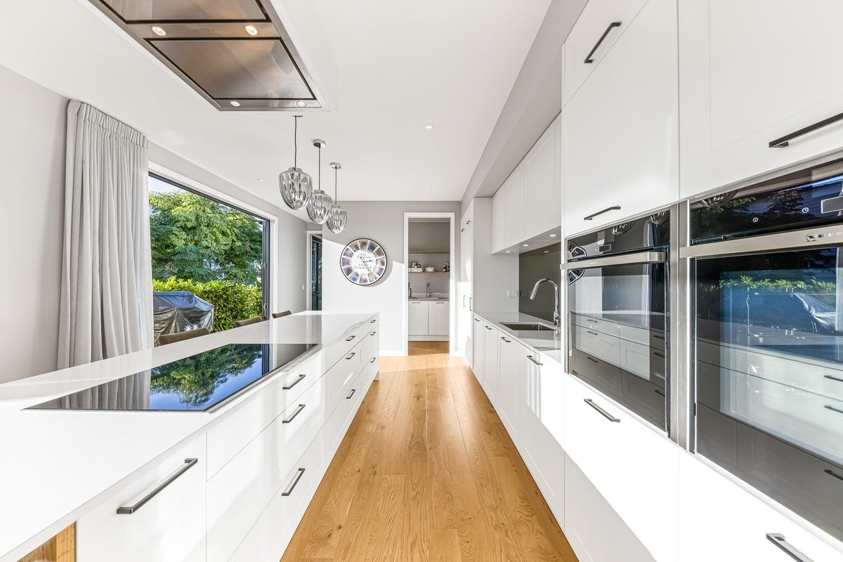 11 Sharon Road, Waiake, Auckland - Carousel 2