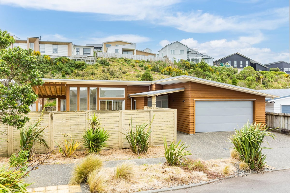 14 Tea Tree Lane, Woodridge, Wellington - Carousel 1