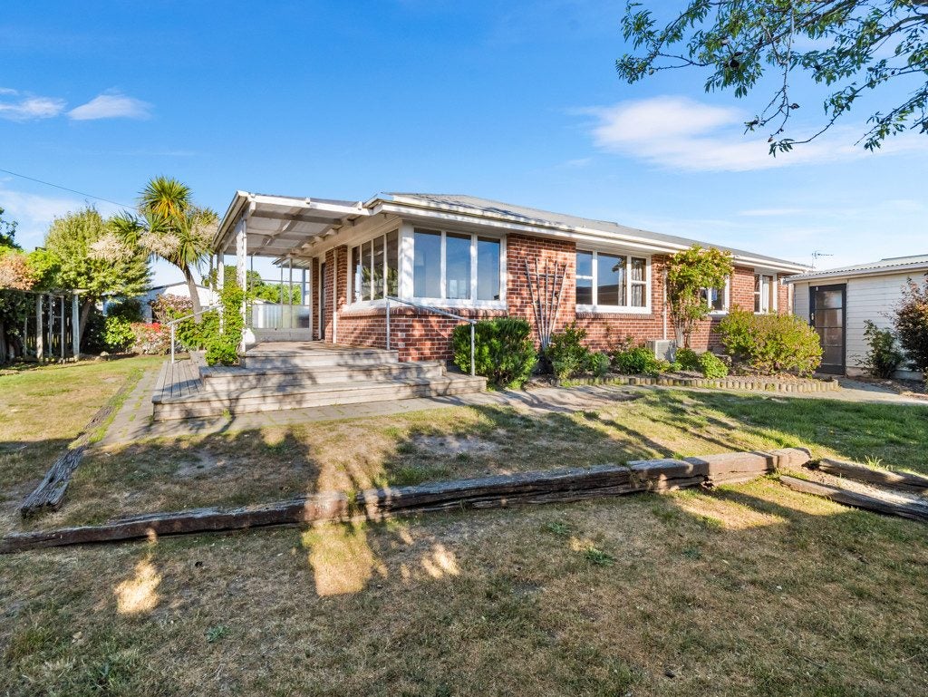 6 Robin Street, Burwood, Christchurch - Carousel 1