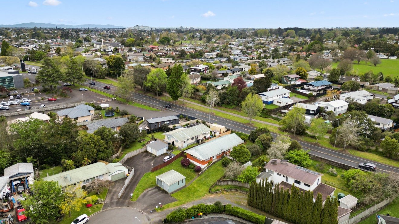 13A Lorraine Place, Glenview, Hamilton, Waikato - Carousel 16