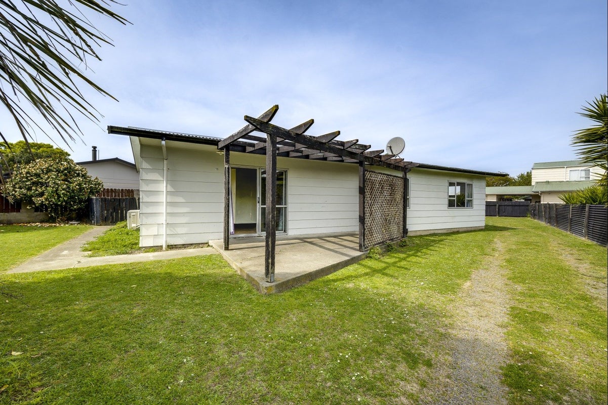 13 Ramsey Crescent, Flaxmere, Hastings - Carousel 1