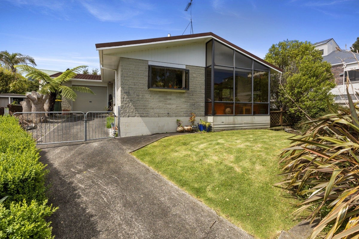1 Cannon Street, Westown, New Plymouth - Carousel 1